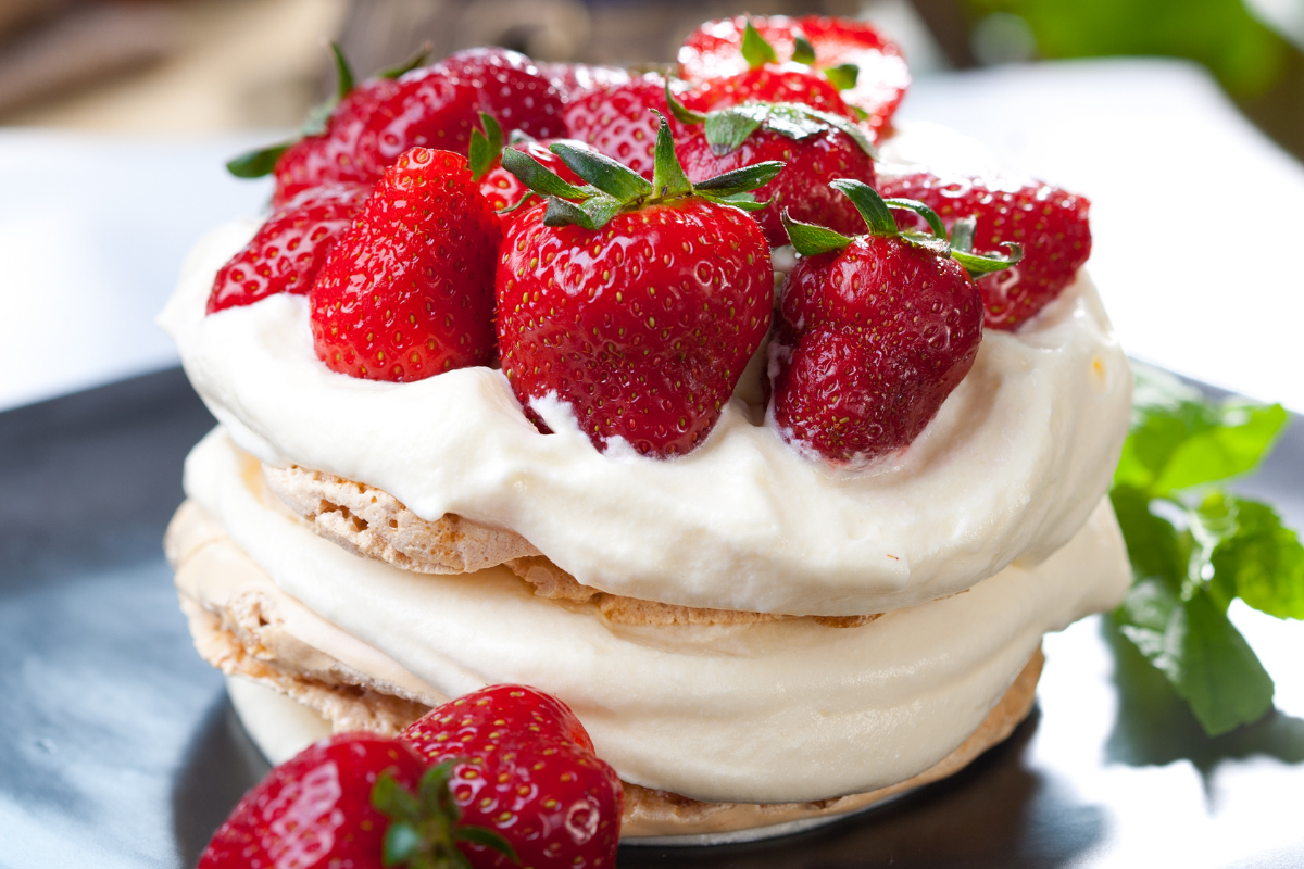 Making Pavlova